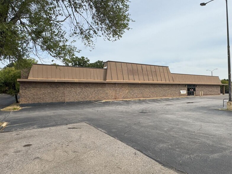 More Photos Of 8563 Watson Rd, Saint Louis Freestanding For Lease