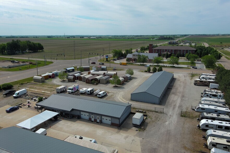 More Photos Of 1804 N Towanda Barnes Rd, Bloomington Flex For Lease