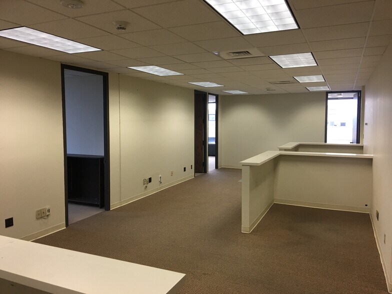 More Photos Of 111 N Main St, Oshkosh Office For Lease