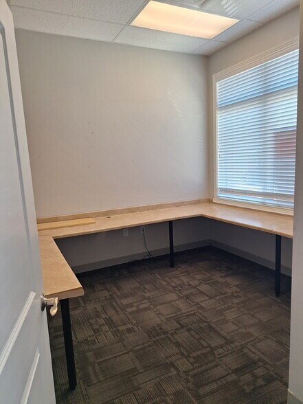 More Photos Of 3928 McCarty Ln, Lafayette Office For Sale