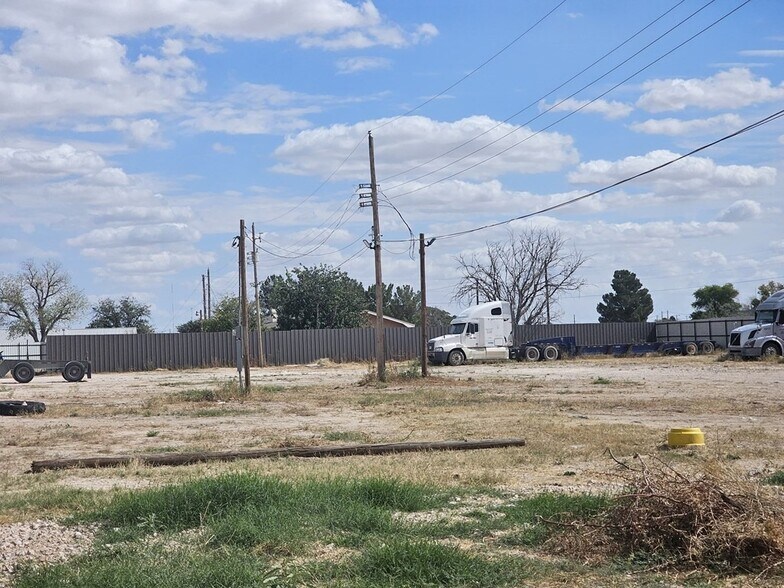 More Photos Of 11010 W Joan Dr, Odessa Warehouse For Sale