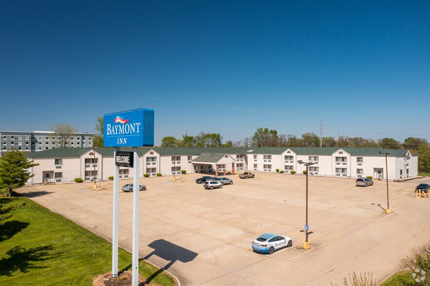Primary Photo Of 5100 Hickory Point Frontage Rd, Decatur Hotel For Sale