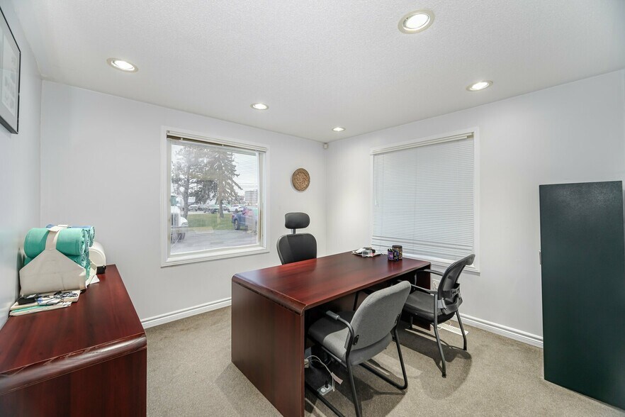 More Photos Of 140 Derry Rd E, Mississauga Office For Sale