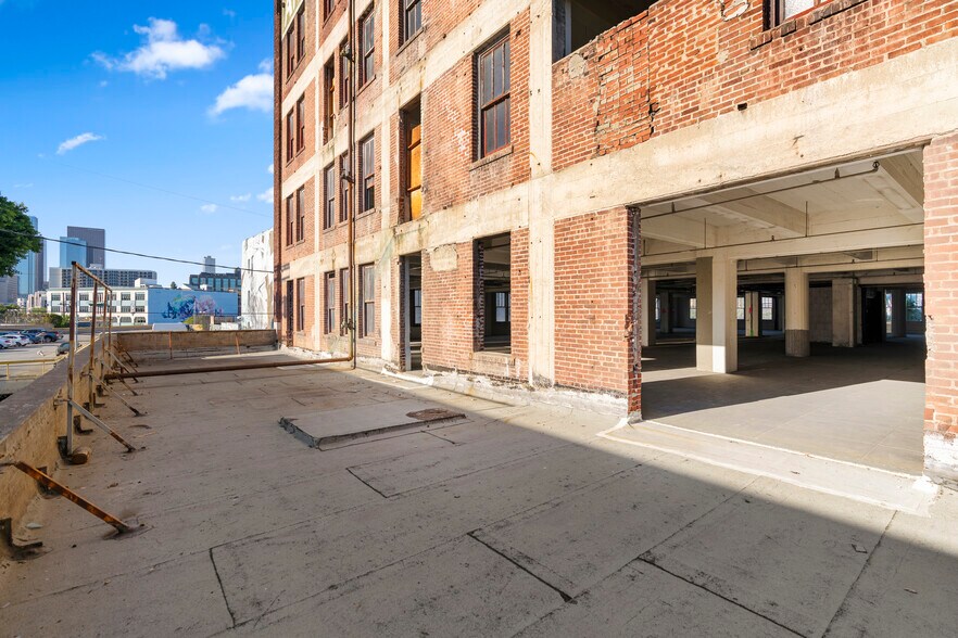 More Photos Of 800-810 Traction Ave, Los Angeles Office For Sale