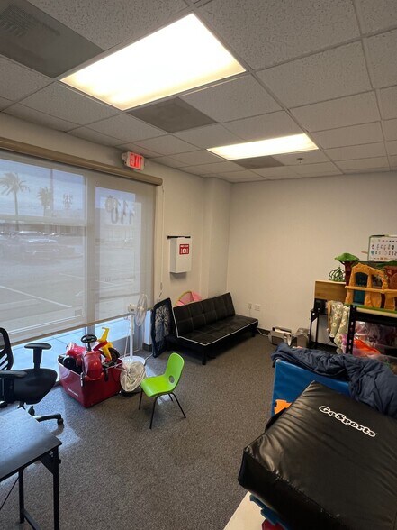 More Photos Of 5765 S Rainbow Blvd, Las Vegas Office For Lease