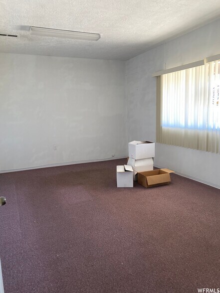 More Photos Of 545 E 100 N, Price Office For Sale