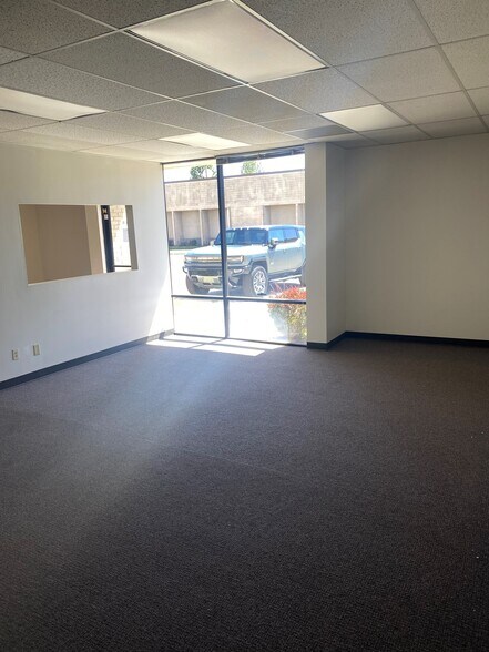 More Photos Of 5032 Amelia Earhart, Salt Lake City Light Manufacturing For Sale