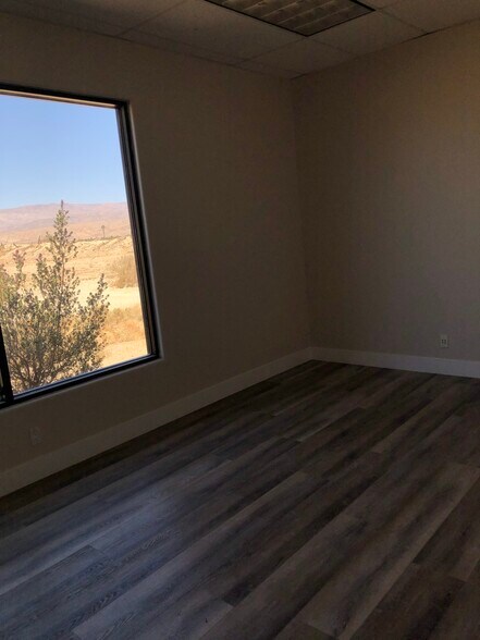 More Photos Of 77772 Flora Rd, Palm Desert Office For Lease