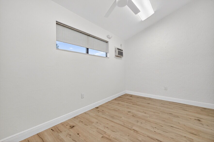 More Photos Of 5235 Ramsey Way, Fort Myers Office For Sale