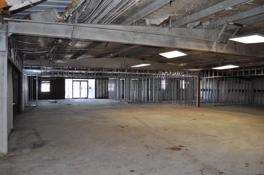 More Photos Of 1501 S Blue Bell Rd, Brenham Warehouse For Sale