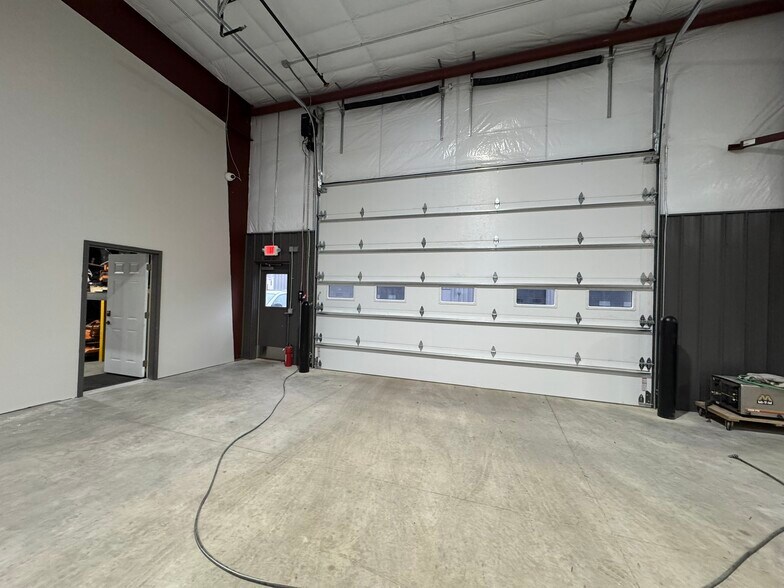 More Photos Of 645 Sandpiper Trl, Cottage Grove Warehouse For Lease