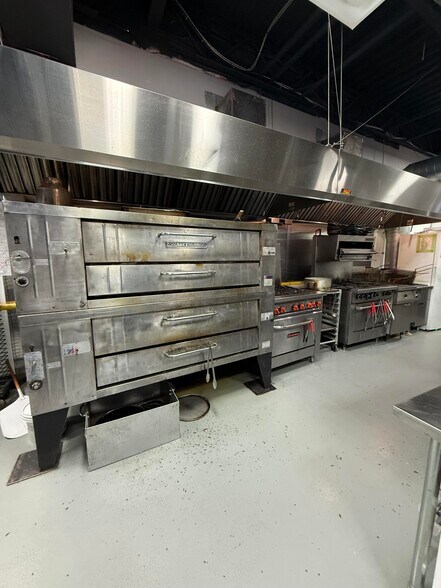 More Photos Of 8 Asa st, Kemptville Restaurant For Sale
