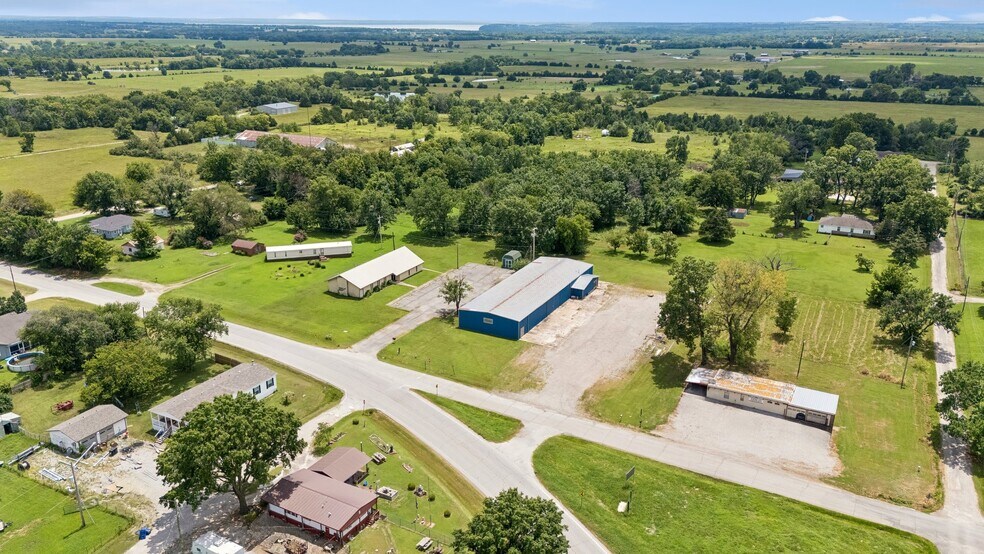 More Photos Of 1422 E Fairview Ave, Nowata Industrial For Sale