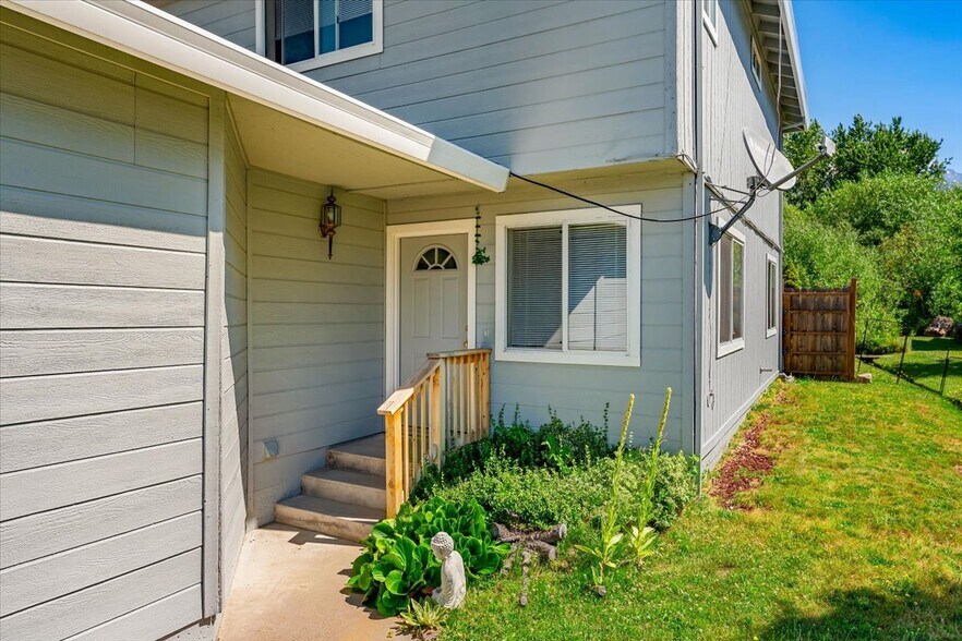 More Photos Of 416 Alder St, Mount Shasta Apartments For Sale