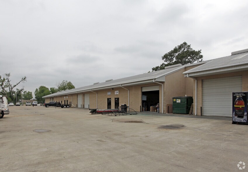 More Photos Of 6111 Milwee St, Houston Unknown For Lease