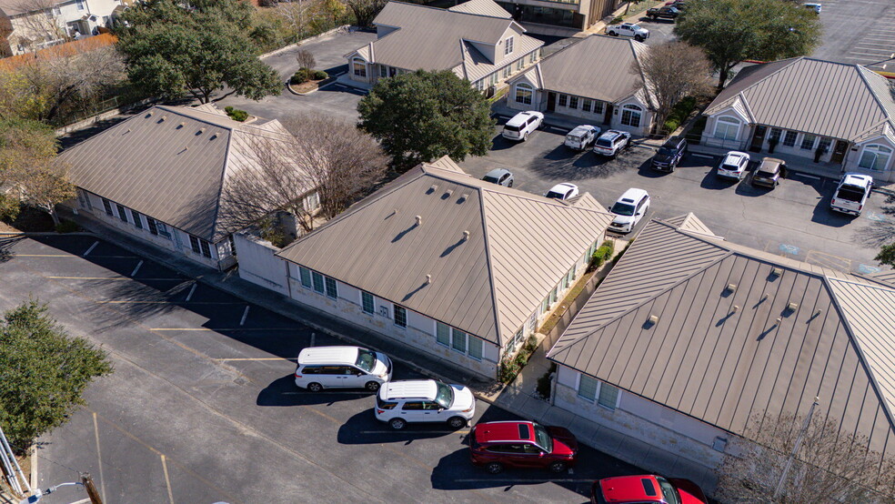 More Photos Of 4230 Gardendale St, San Antonio Office For Sale