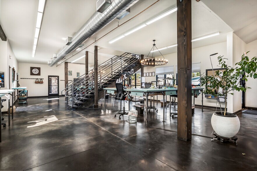 More Photos Of 19885 7th St, Bend Light Manufacturing For Lease