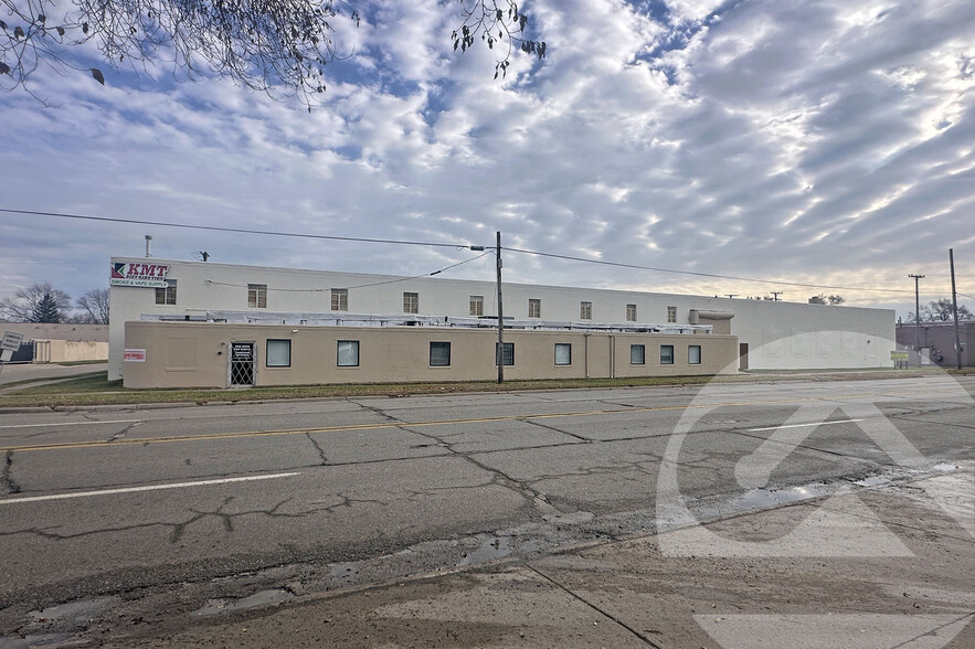 Primary Photo Of 23250 Sherwood Ave, Warren Manufacturing For Lease