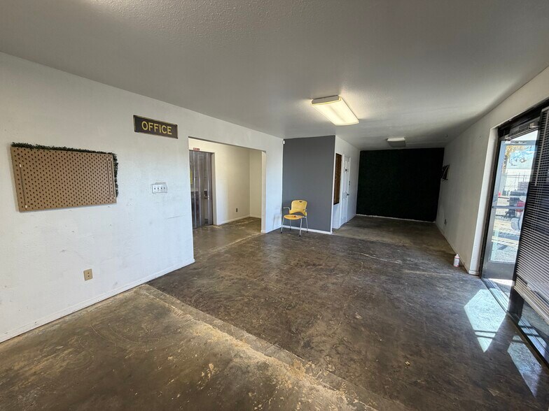 More Photos Of 3226 Franklin Ave, Riverside Manufacturing For Sale