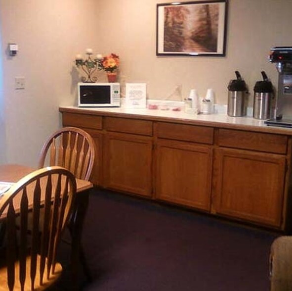 More Photos Of 2102 E Main St, Albert Lea Hotel For Sale