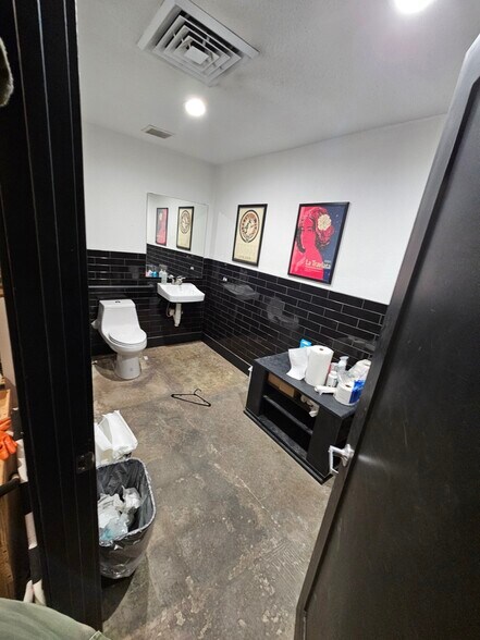 More Photos Of 2990 Larimer St, Denver Warehouse For Lease