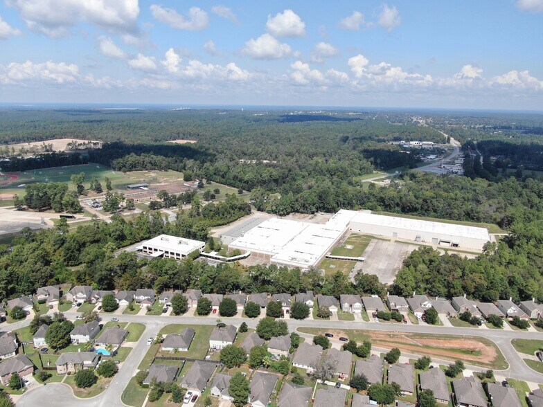 More Photos Of 10586 Highway 75 N, Willis Unknown For Lease