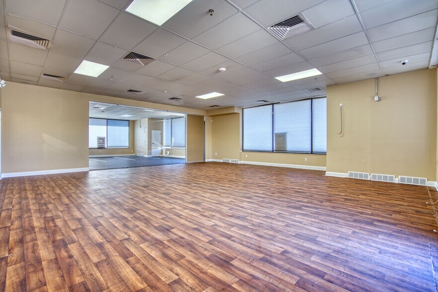 More Photos Of 340 Lashley St, Longmont General Retail For Lease