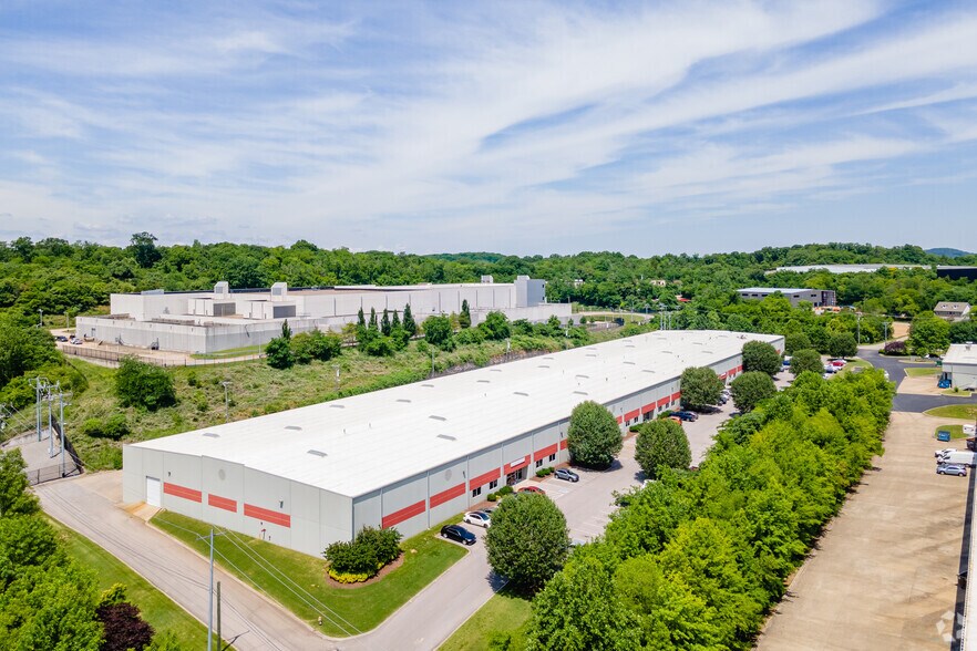 More Photos Of 2616-2624 Brick Church Pike, Nashville Distribution For Lease