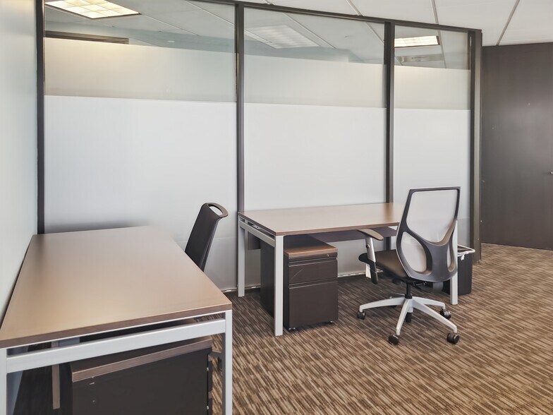 More Photos Of 400 Renaissance Ctr, Detroit Coworking Space