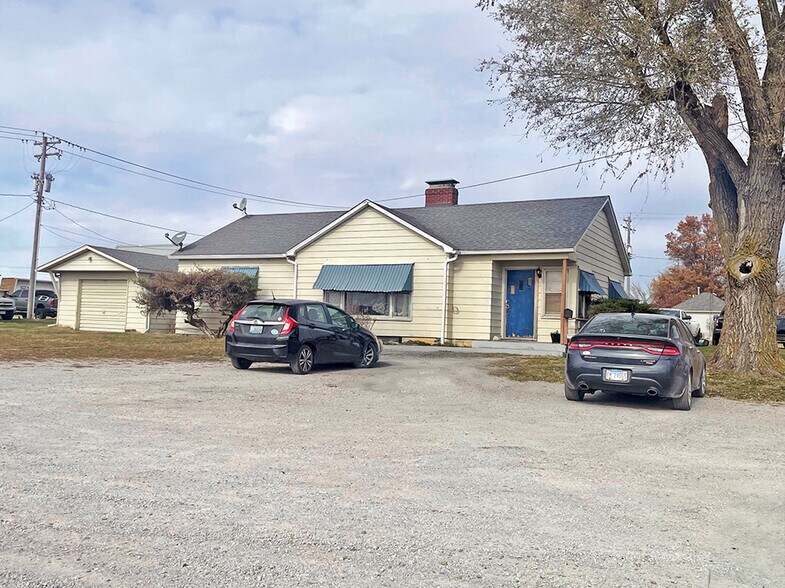 More Photos Of 830 S Old Route 66, Litchfield Warehouse For Sale