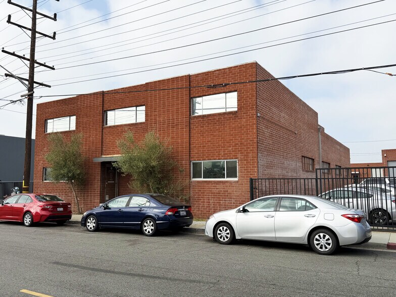 Primary Photo Of 2521 Ontario St, Burbank Warehouse For Lease