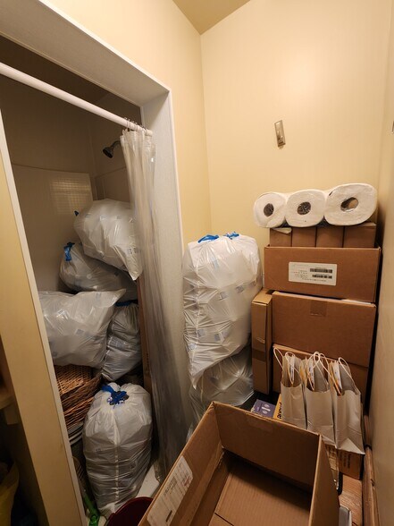 More Photos Of 1449 S Beretania St, Honolulu Parking Garage For Lease