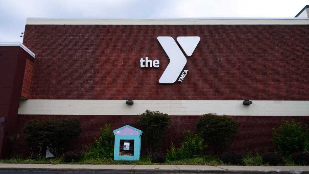 More Photos Of 340 Towne Dr, Fayetteville Unknown For Lease