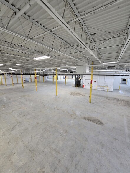More Photos Of 325 Jay St, Coldwater Warehouse For Sale