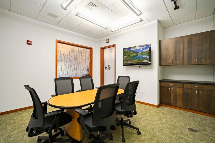More Photos Of 3113 Olu St, Honolulu Office For Sale