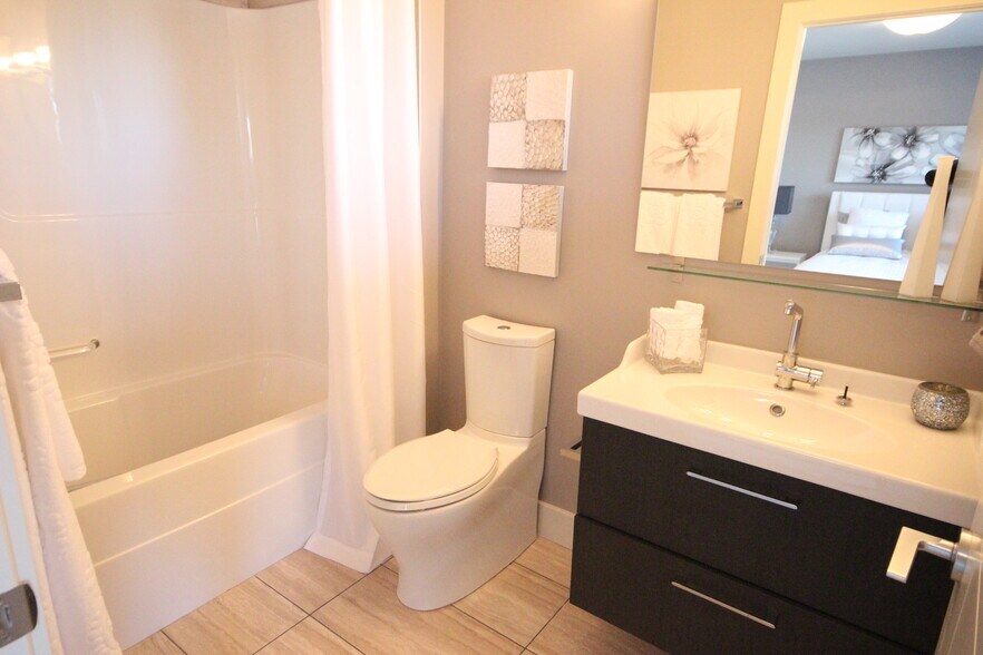 More Photos Of 11331 76 Av NW, Edmonton Apartments For Sale