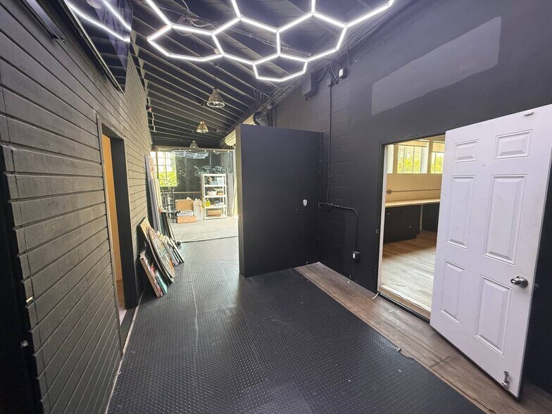 More Photos Of 2020 Placentia Ave, Costa Mesa Manufacturing For Lease