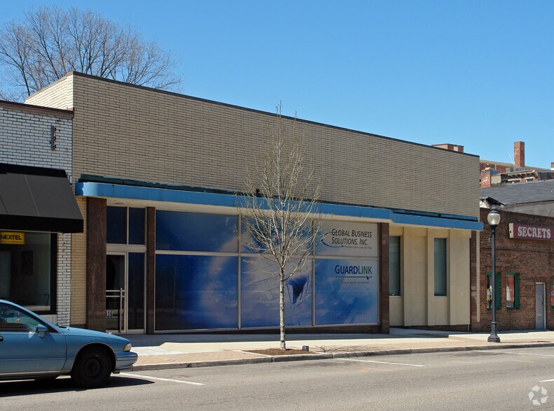 Primary Photo Of 916 Monmouth St, Newport Office For Sale