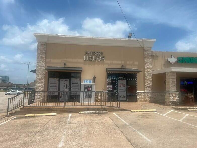 More Photos Of 10218 Westheimer Rd, Houston Freestanding For Lease