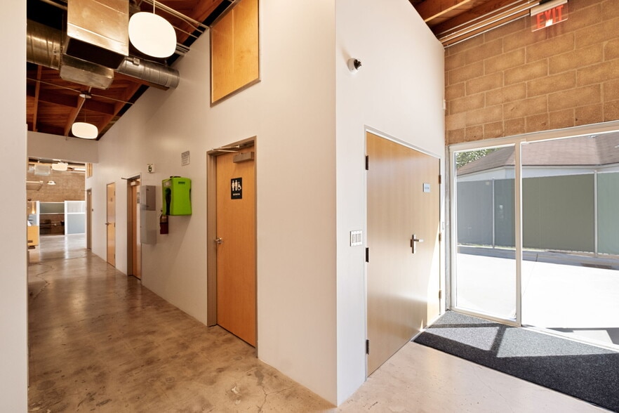More Photos Of 5450-5458 W Washington Blvd, Los Angeles Office For Sale