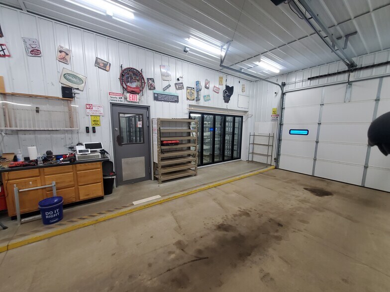 More Photos Of 1579 E Wyandot Ave, Upper Sandusky General Retail For Sale