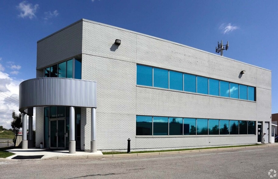 Primary Photo Of 7019 8th St NE, Calgary Warehouse For Lease