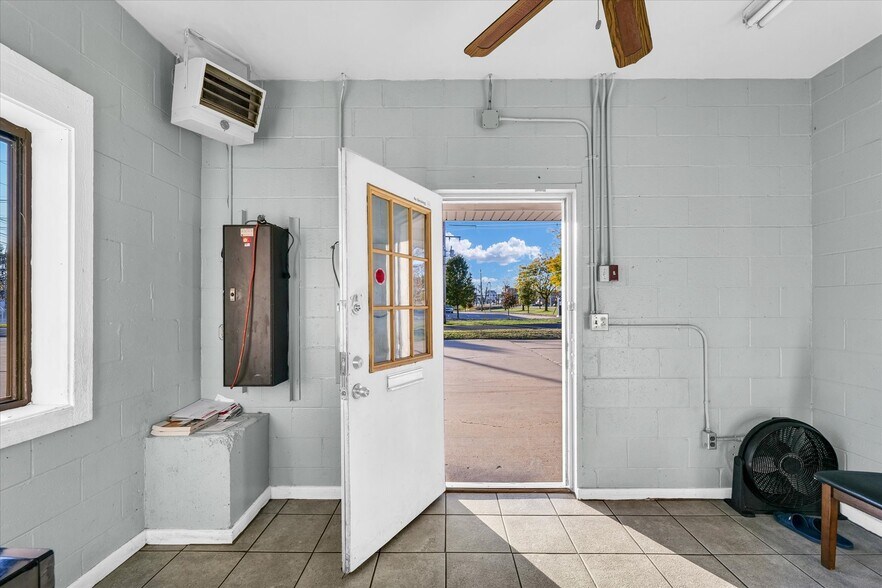 More Photos Of 501 E University Ave, Urbana Carwash For Sale