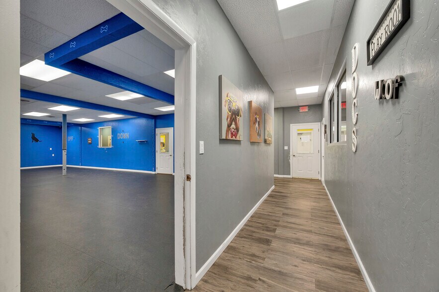 More Photos Of 1279 E Mason St, Green Bay Storefront For Sale