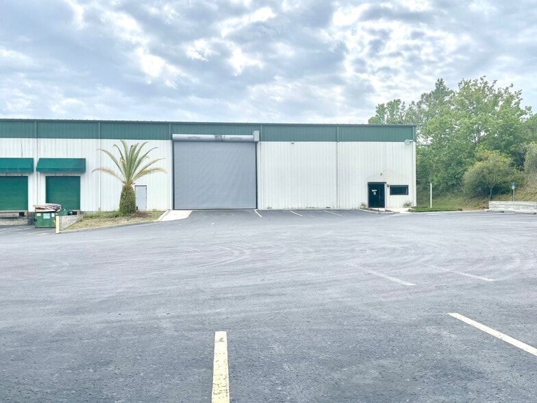 More Photos Of 19994 Independence, Groveland Distribution For Lease