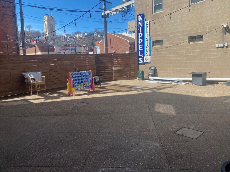 More Photos Of 101-123 Main St, Dubuque Storefront Retail Office For Lease