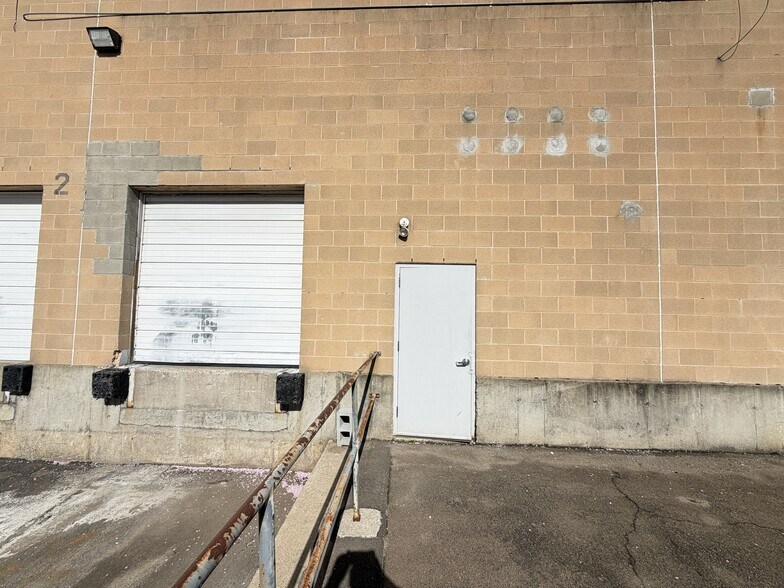 More Photos Of 4 Pin Oak Dr, Branford Research And Development For Lease
