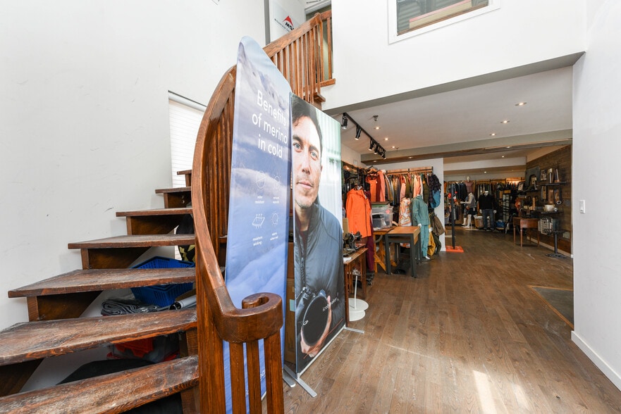 More Photos Of 750 Oakdale Rd, Toronto Light Distribution For Sale