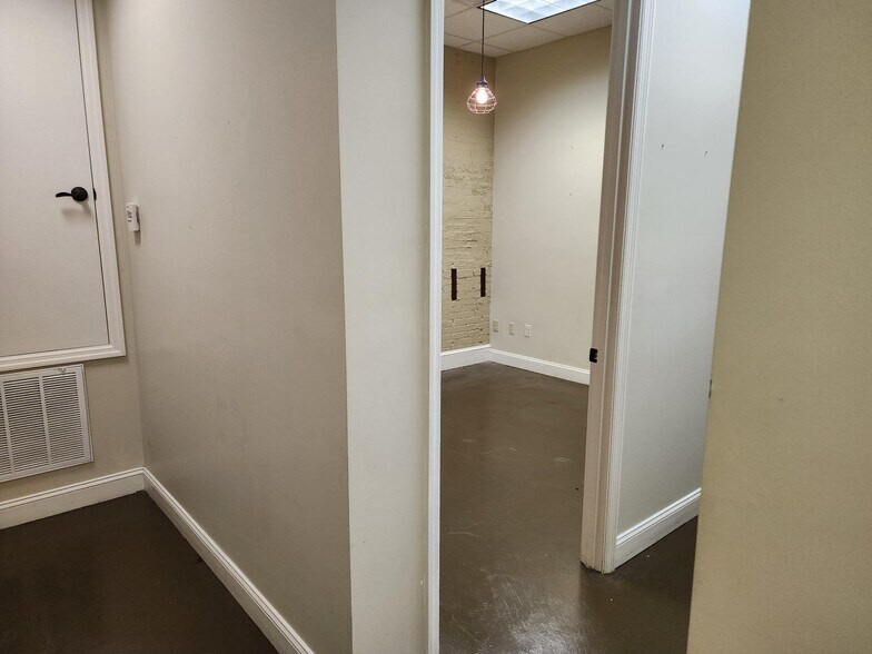 More Photos Of 301 S Collins St, Plant City General Retail For Sale