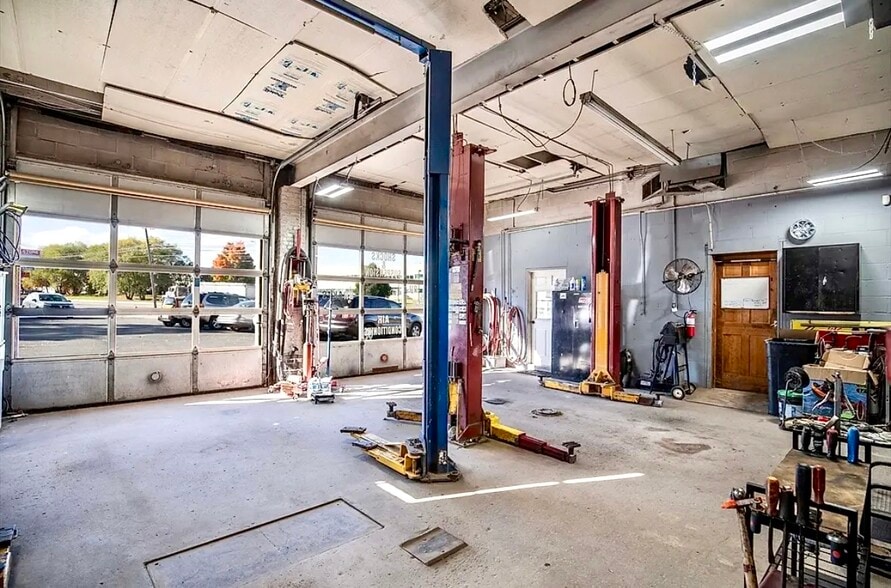 More Photos Of 1615 Osgood St, North Andover General Retail For Sale